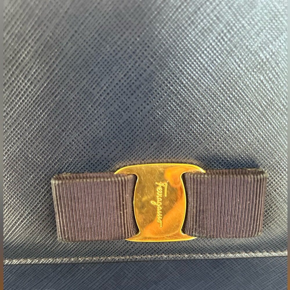 SALVATORE FERRAGAMO GINNY CROSS BODY LARGE DARK BLUE - Picture 8 of 13